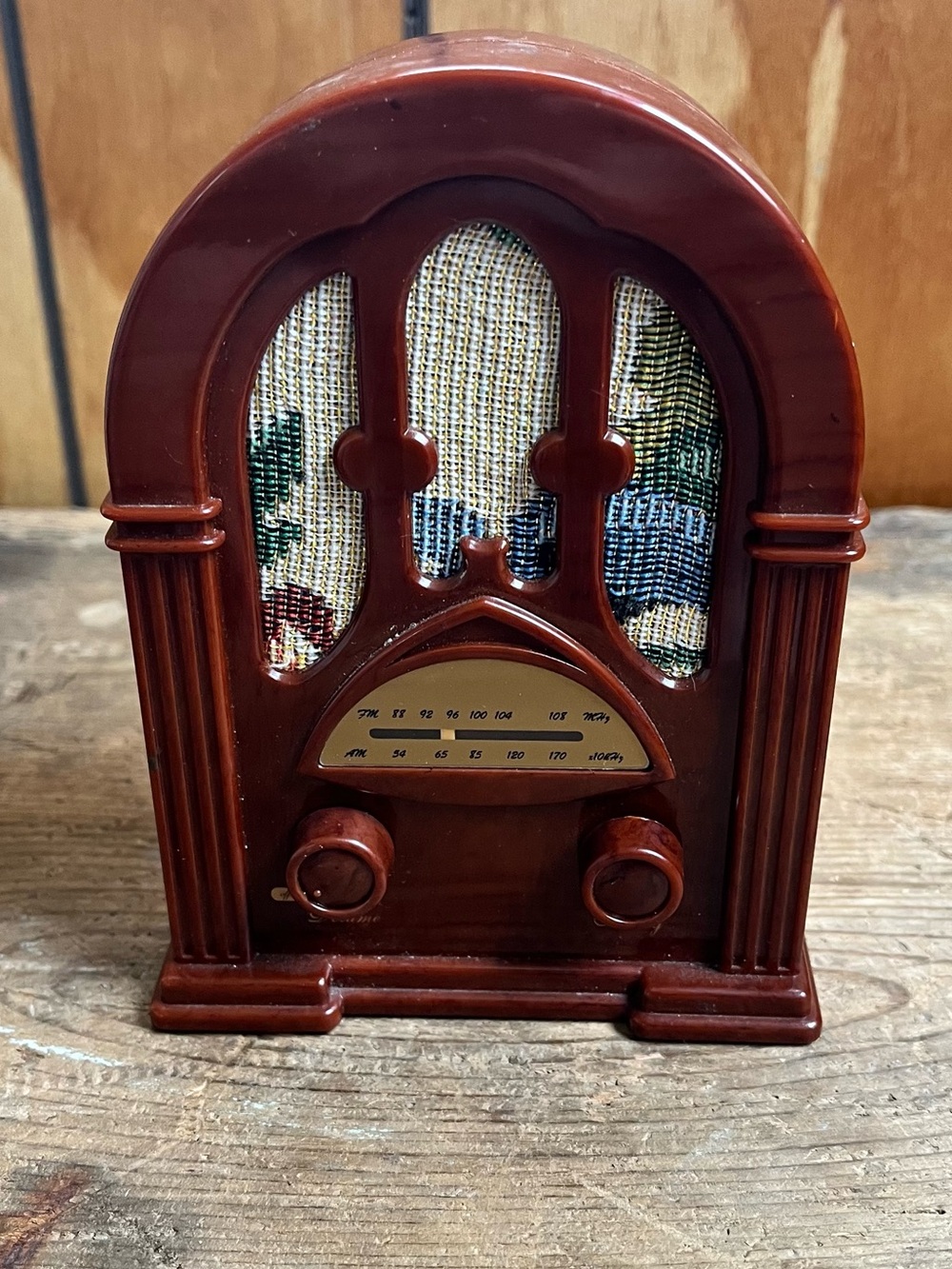 Retro-Style Portable Radio in Deep Burgundy